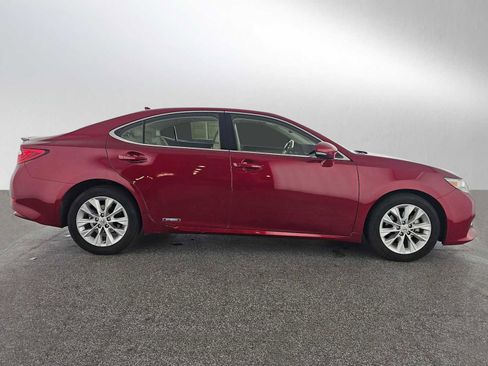 Used 2014 Lexus ES 300h w/ Luxury Package w/Bamboo Trim image 2
