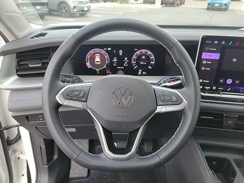 New 2026 Volkswagen Tiguan SE image 18