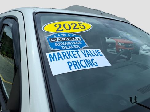 Used 2025 Nissan Frontier SV w/ SV Convenience Package AWD/4WD image 9