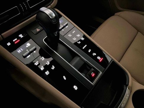 Used 2025 Porsche Macan Turbo image 20