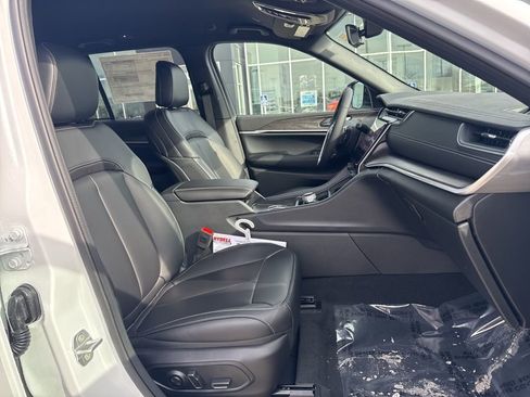 New 2025 Jeep Grand Cherokee Limited image 29