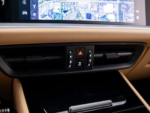 Certified 2025 Porsche Cayenne Coupe AWD/4WD image 25