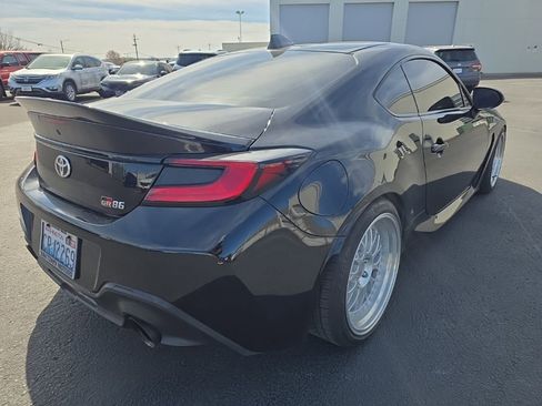 Used 2022 Toyota GR86 Premium w/ ALL Weather Mat Package (TMS) RWD image 3