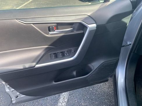 Used 2025 Toyota RAV4 XLE AWD/4WD image 12