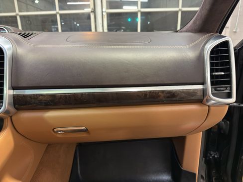 Used 2016 Porsche Cayenne GTS image 23