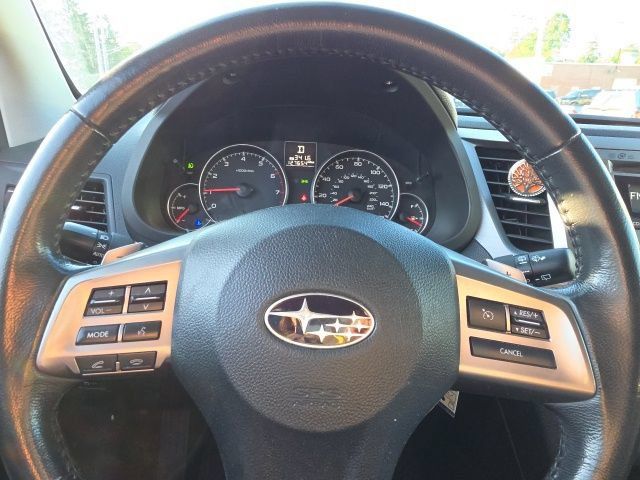 Used 2013 Subaru Outback 2.5i Premium w/ Popular Pkg 1A AWD/4WD image 3