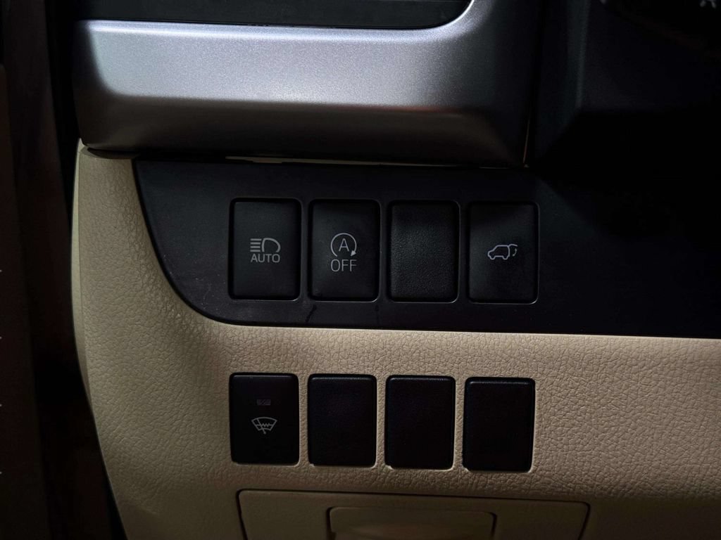 Used 2019 Toyota Highlander XLE AWD/4WD image 19