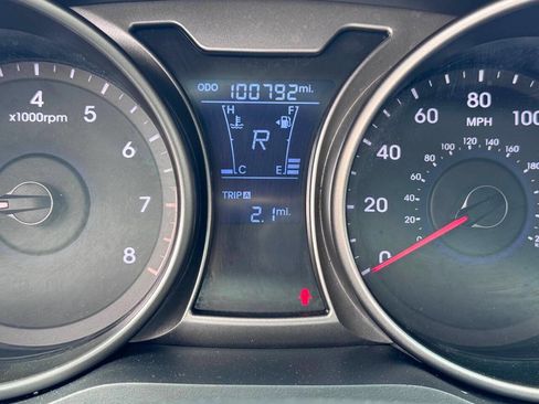 Used 2016 Hyundai Veloster FWD image 18