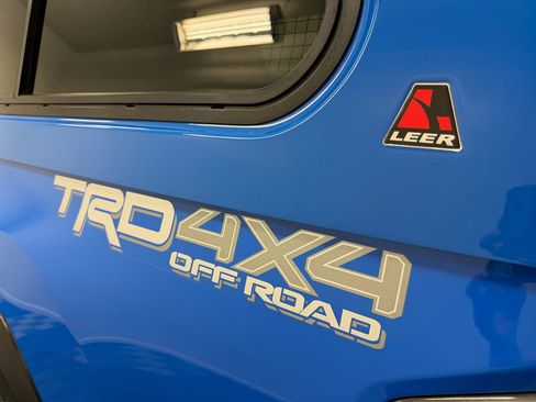 Used 2021 Toyota Tacoma TRD Off-Road AWD/4WD image 33