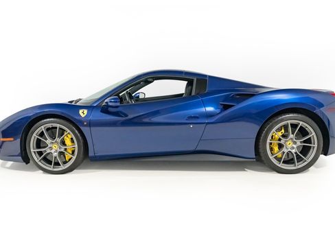 Used 2019 Ferrari 488 Spider image 3