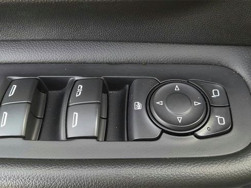 Used 2024 GMC Terrain SLT image 16