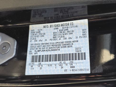 Used 2025 Lincoln Nautilus Reserve AWD/4WD image 12
