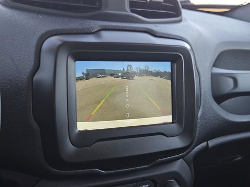 Used 2021 Jeep Renegade Latitude image 19