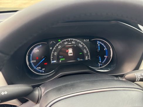 Used 2025 Toyota RAV4 XLE w/ Convenience Package image 16