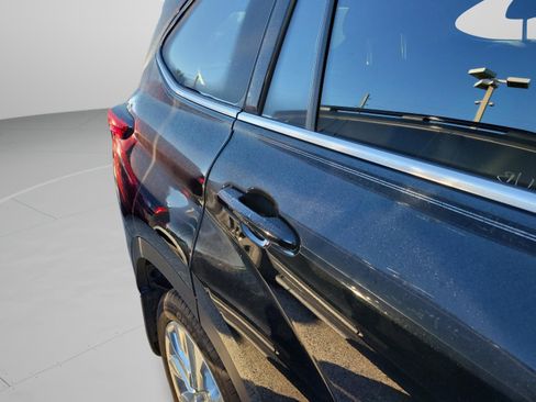 Used 2021 Toyota Highlander Limited AWD/4WD image 17