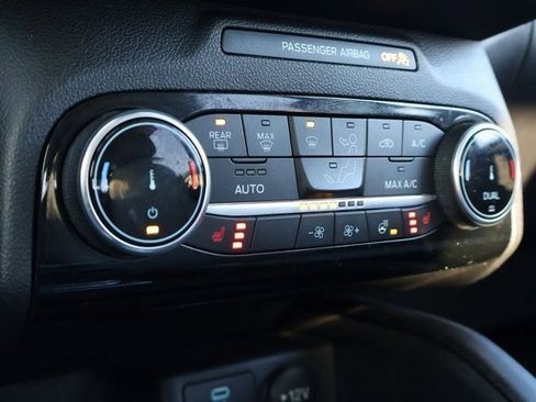 Used 2022 Ford Escape SE w/ SE Sport Appearance Package image 21