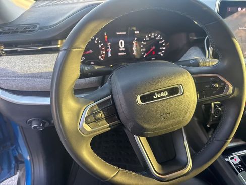 Used 2022 Jeep Compass Latitude FWD image 19
