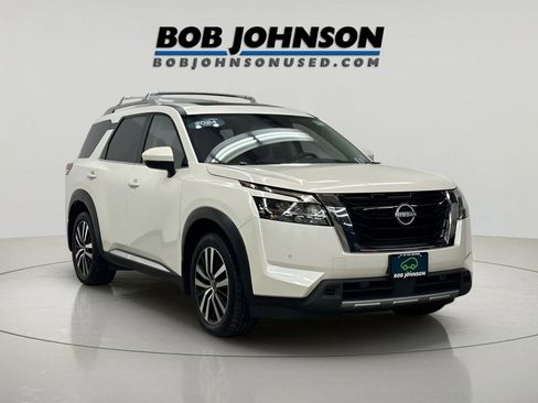 Used 2024 Nissan Pathfinder Platinum w/ Cargo Package image 2