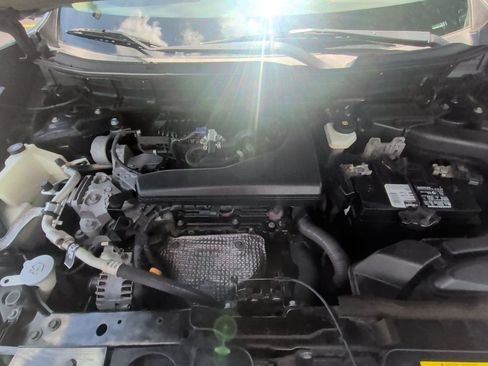 Used 2018 Nissan Rogue S FWD image 11