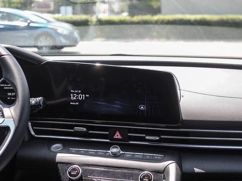Certified 2023 Hyundai Elantra Limited FWD image 18