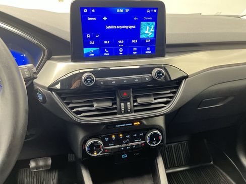 Used 2022 Ford Escape Titanium w/ Class II Trailer Tow Package image 18