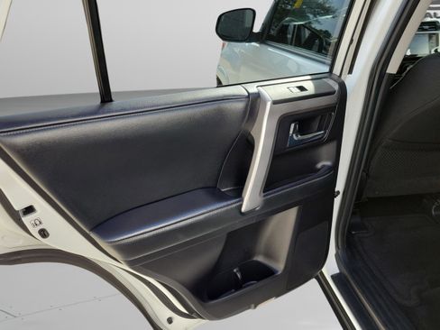 Used 2020 Toyota 4Runner SR5 AWD/4WD image 11