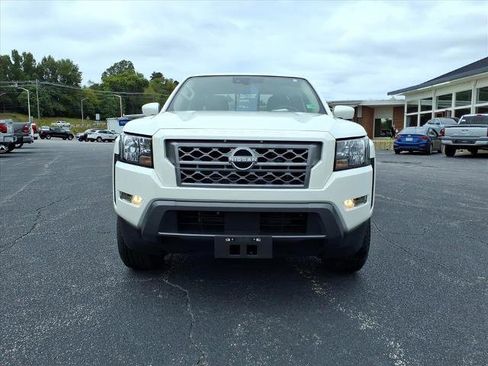 Used 2022 Nissan Frontier SV image 2
