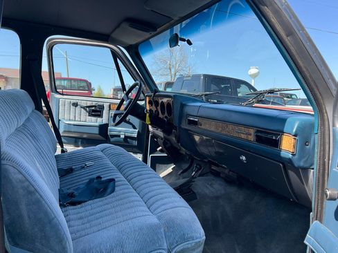 Used 1989 GMC Suburban 2500 AWD/4WD image 19