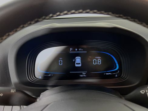 Used 2024 Hyundai Venue Limited image 22