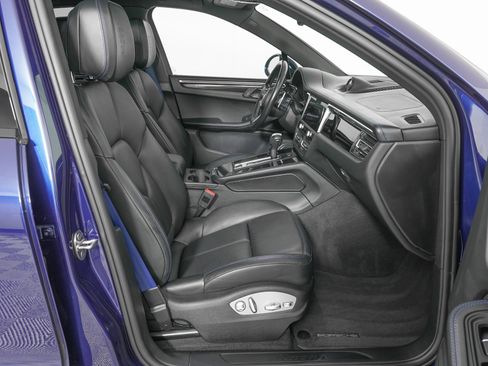Used 2024 Porsche Macan image 9