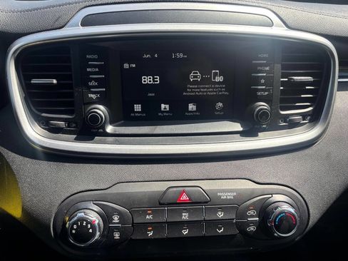 Used 2020 Kia Sorento AWD V6 image 24