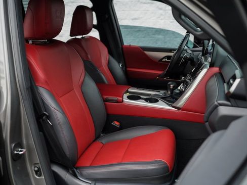 Used 2023 Lexus LX 600 F Sport w/ Accessory Package (Z1) image 25