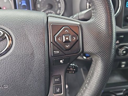 Used 2018 Toyota Tacoma TRD Sport image 22