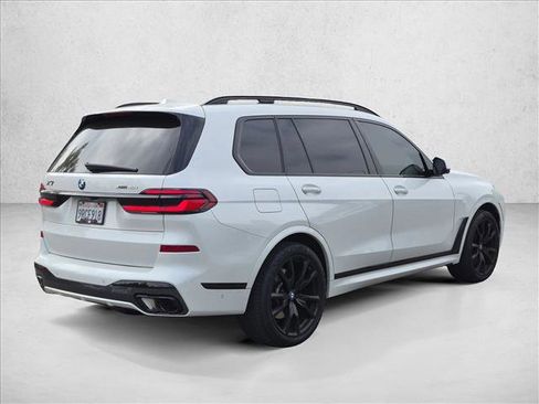 Used 2025 BMW X7 xDrive40i w/ M Sport Package AWD/4WD image 5