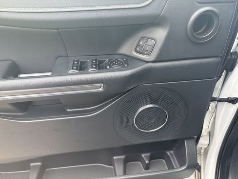 Used 2024 Ford Expedition XLT image 8