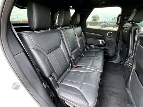 Used 2019 Land Rover Discovery HSE image 18