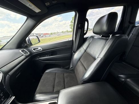 Used 2021 Jeep Grand Cherokee Laredo X AWD/4WD image 32