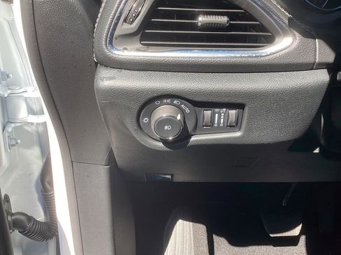 New 2026 Chrysler Pacifica Limited w/ Uconnect Theater Family Group AWD/4WD image 8