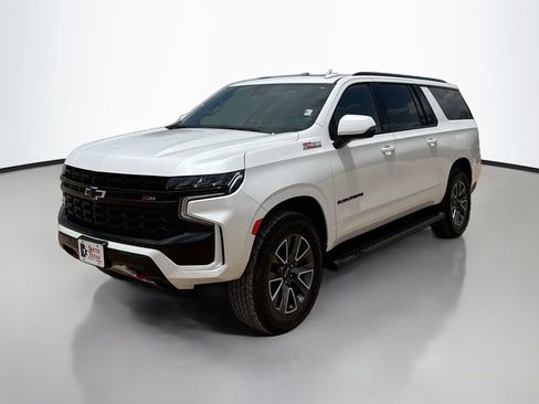 Used 2023 Chevrolet Suburban Z71 w/ Luxury Package AWD/4WD image 3