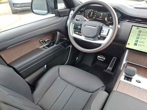 New 2025 Land Rover Range Rover SE image 12