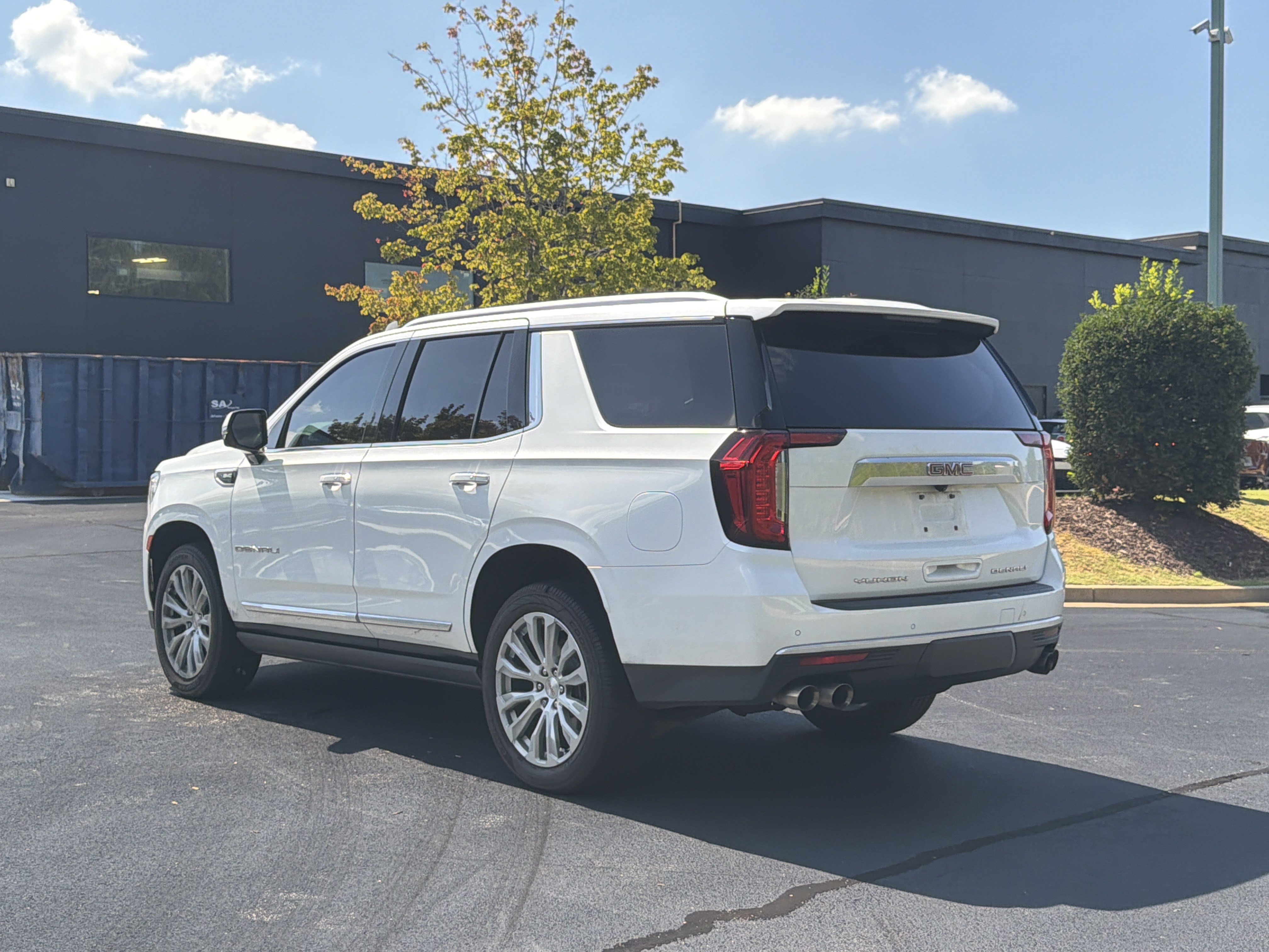 Used 2023 GMC Yukon Denali RWD image 13