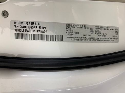 Used 2024 Chrysler Pacifica Touring-L FWD image 40