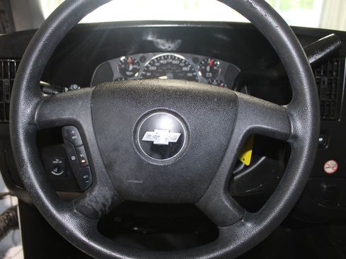 Used 2018 Chevrolet Express 2500 w/ Driver Convenience Package image 9