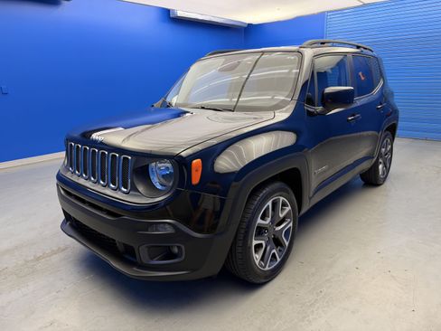Used 2016 Jeep Renegade Latitude FWD image 4