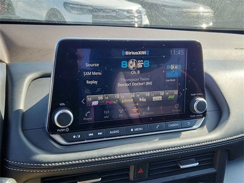 Used 2023 Nissan Rogue SV image 10