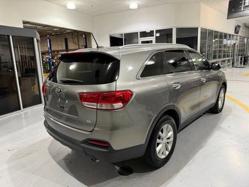 Used 2017 Kia Sorento FWD image 7
