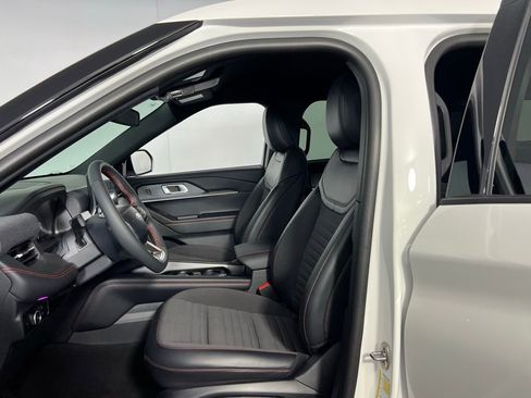 Used 2025 Ford Explorer ST-Line w/ Premium Package image 21