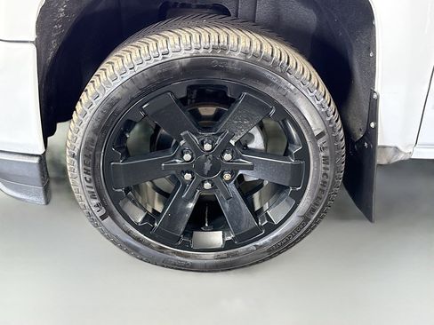 Used 2018 Chevrolet Silverado 1500 LT image 36