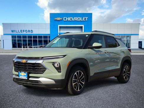Used 2025 Chevrolet TrailBlazer LT FWD image 1