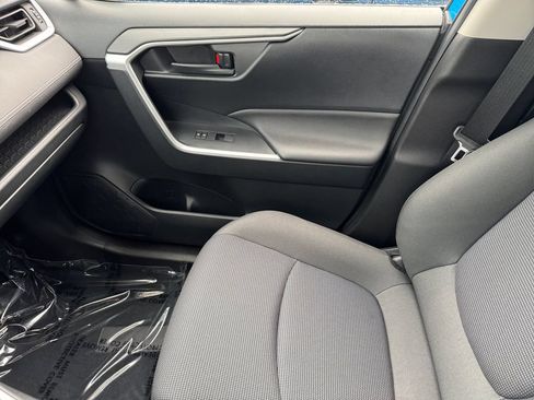 Used 2019 Toyota RAV4 LE AWD/4WD image 30